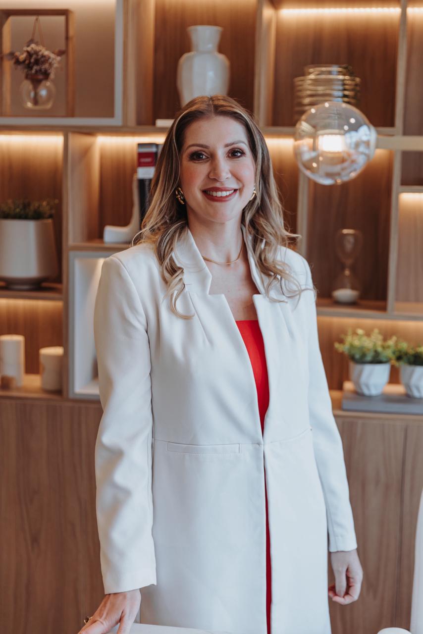 Dra. Karen Crepaldi — dermatologista em Curitiba